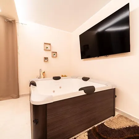 Desiree Luxury House- Vasca Idromassaggio